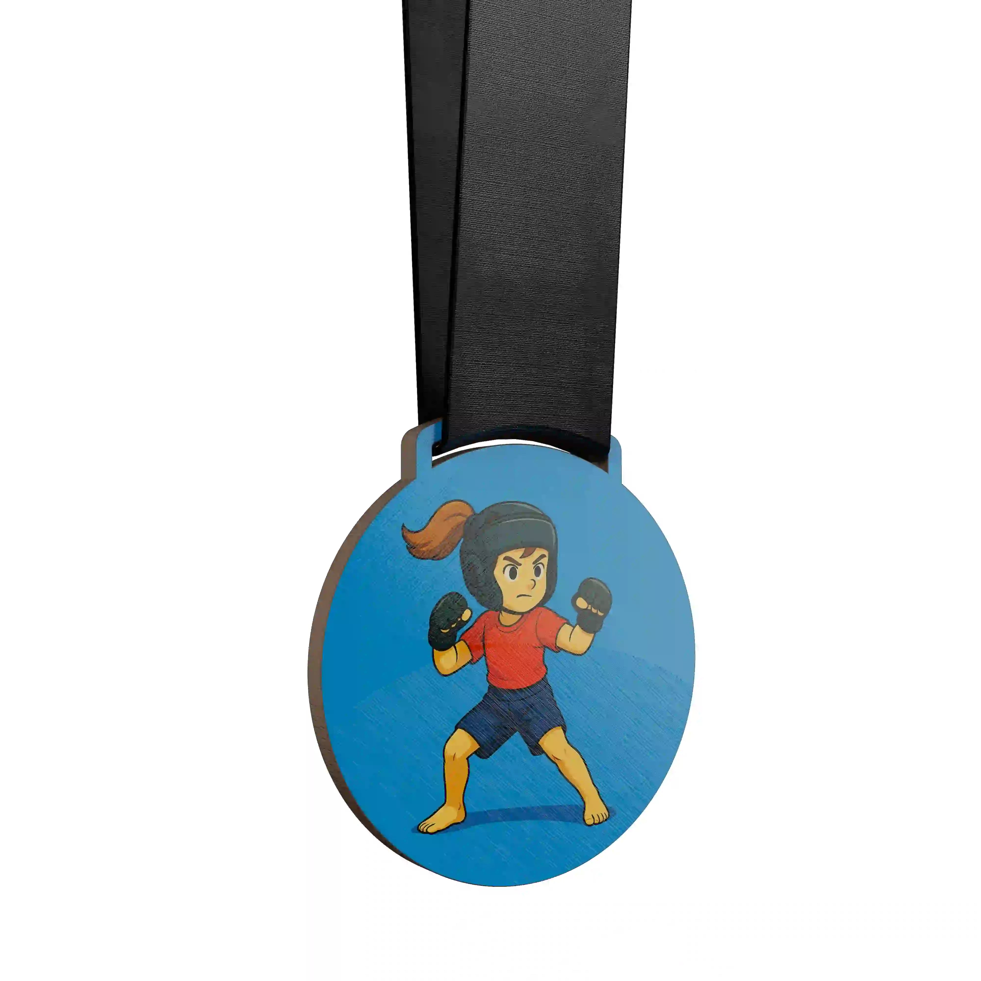 médaille en bois d'une jeune fille faisant du mma