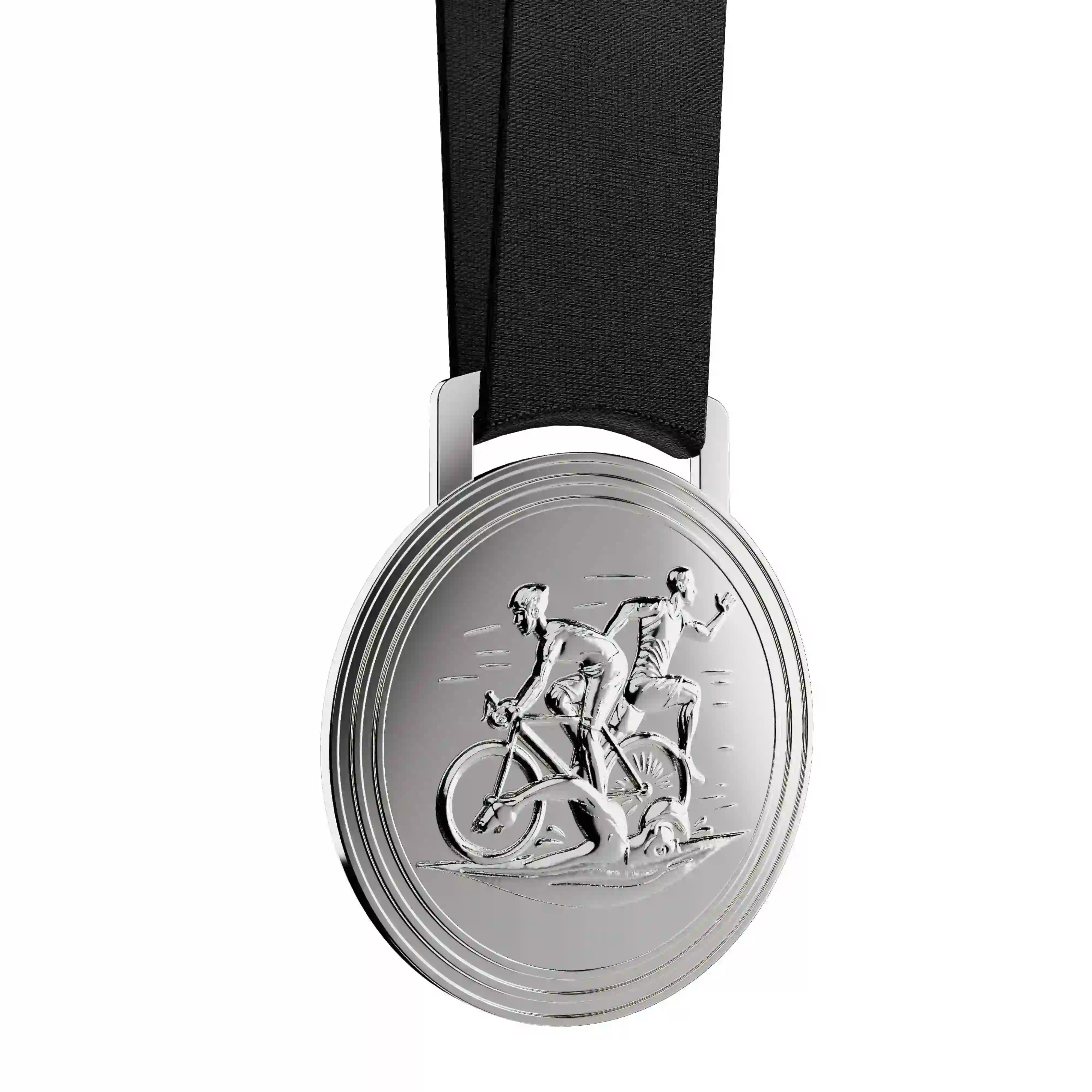 médaille en argent montrant un triathlon